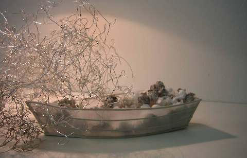 Modell, 2008, Eisendraht, verschiedene Papiere